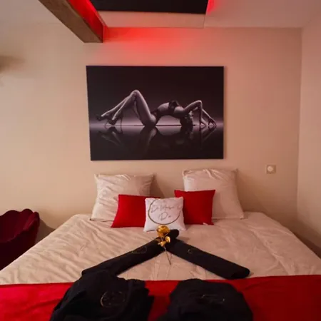 De Marbre Et D Or Entre Le Futuroscope Et Le Parc Du Puy Dufou 3*