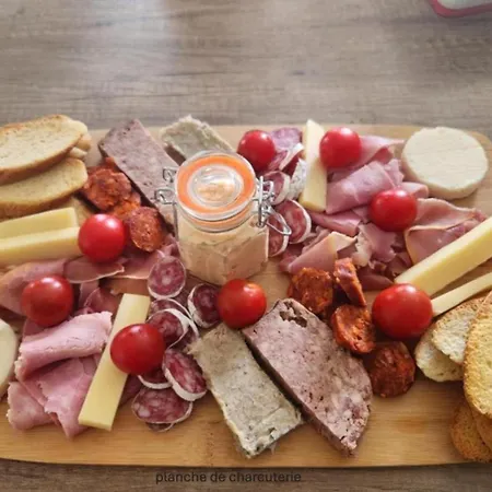 De Marbre Et D Or Entre Le Futuroscope Et Le Parc Du Puy Dufou